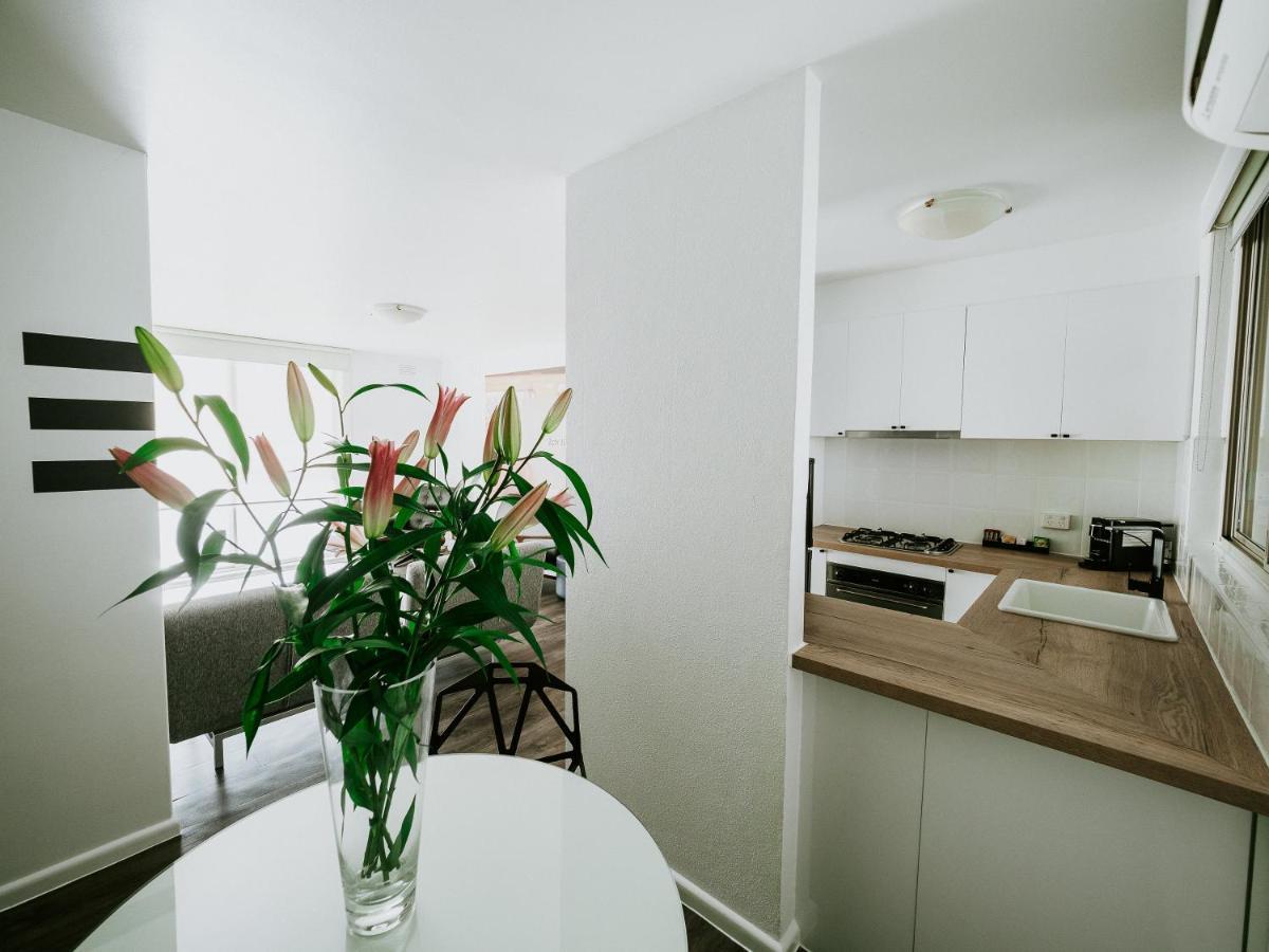Soya Apartment Hotel Melbourne Exterior photo